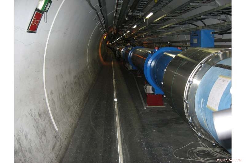 Syracuse Physicist Uncovers New Class of Pentaquarks, Advancing Quantum Research