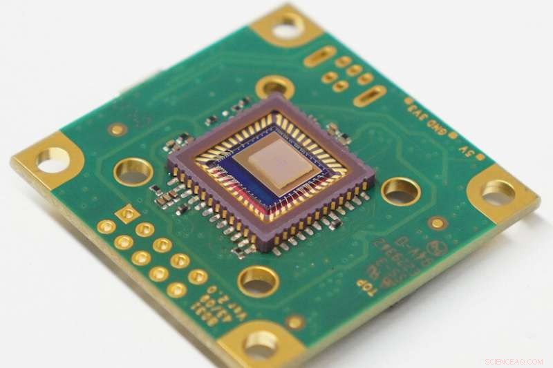 Pin-Sized Sensor Enables Smartphone Chemical Identification