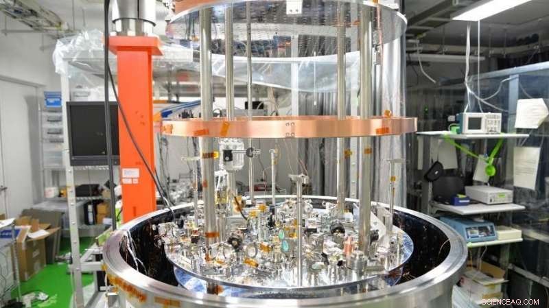 Innovative Displacement Sensor Enables Gravity Measurement of the Smallest Test Mass