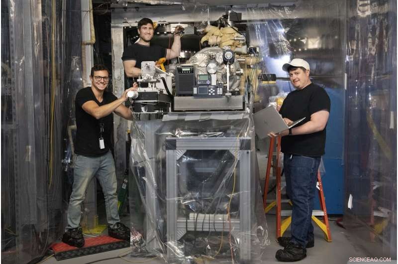 Electron Bunches Effectively Cool Ions at RHIC