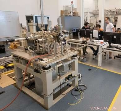 Leiden Scientists Capture Detailed Image of Inhomogeneous Superconductor