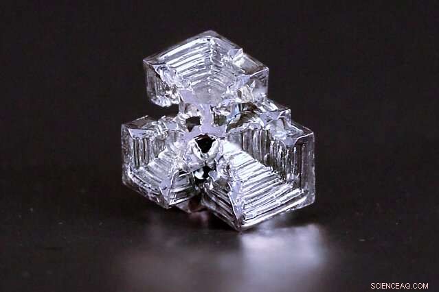 MIT Scientists Reveal Novel Topological Insulator Phases in Bismuth Crystals