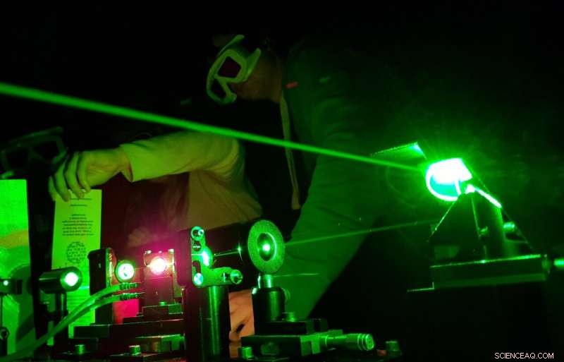 Efficiently Harvesting Hot Electrons in Semiconductors Without Complex Techniques