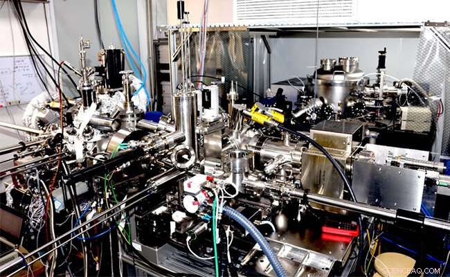 New AP-PEEM Technique Enables Photoemission Electron Microscopy at Near-Ambient Pressure