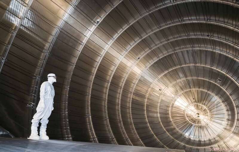 Scientists Establish New Upper Bound on Neutrino Mass Using Advanced Spectrometer