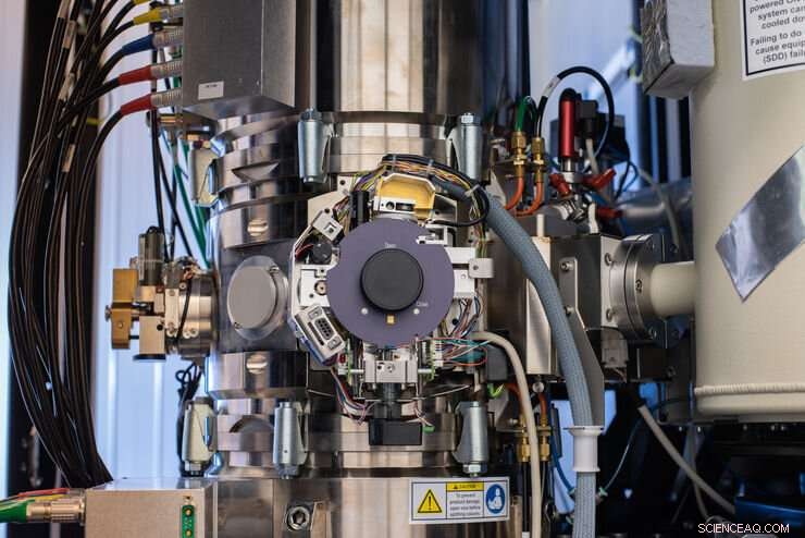 New Method Yields Durable, High-Performance Transistors