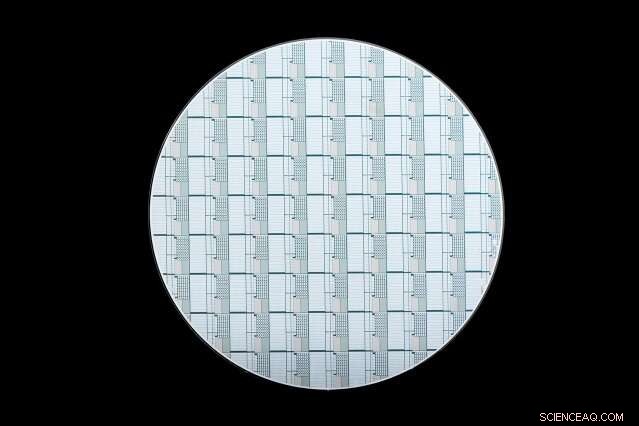 New Technique Enables Precise Control of Infrared Light, Paving the Way for Advanced Photonic Devices