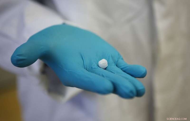 Aerobornitride: Ultra-Light Solid Fog That Diffuses Laser Light with Precision