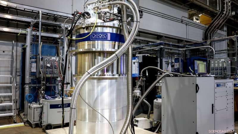 New 14‑Tesla Magnet Unlocks Secrets of Quantum Materials