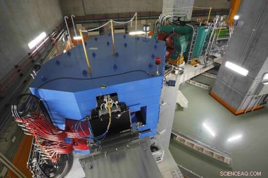 Revealing the Impact of a Single Proton Knockout on Fluorine Nuclei