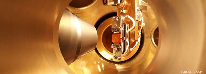 Physics Team Captures Ultra-Fast Electronic Dynamics in Topological Material