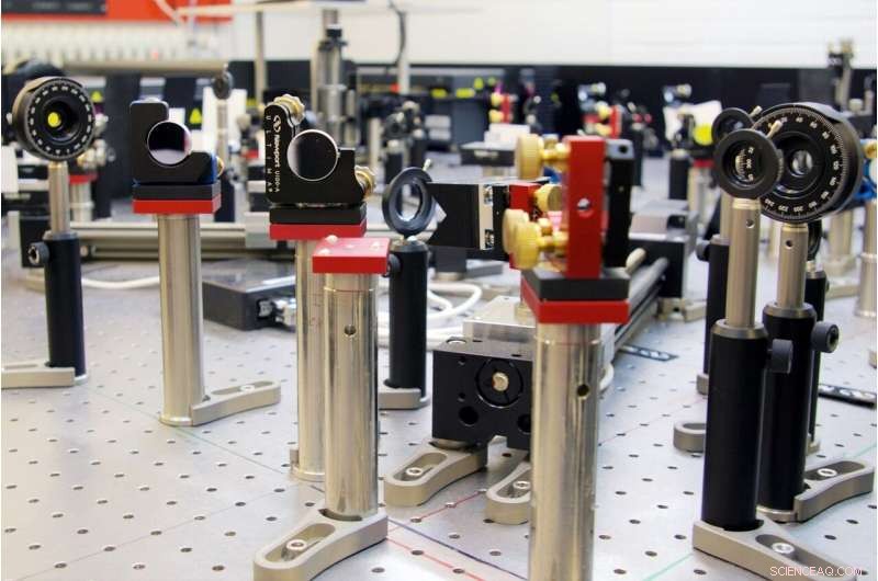 Physics Team Captures Ultra-Fast Electronic Dynamics in Topological Material