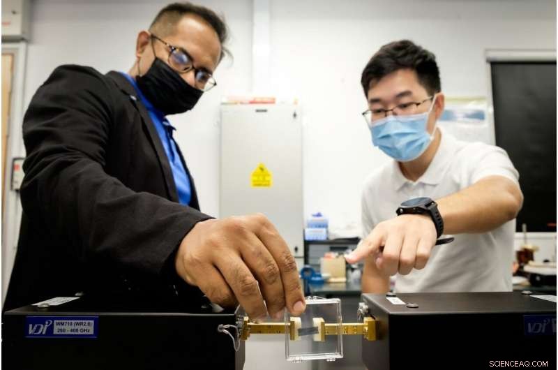 Researchers Develop Ultra‑Fast Terahertz Wireless Chip
