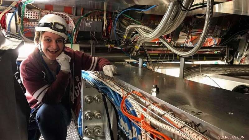 Pioneering Lifetime Search for Supersymmetric Particles at CERN
