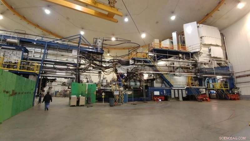 MOLLER Experiment: Precise Measurement of Electron Weak Charge at Jefferson Lab