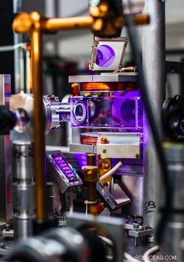 Unveiling Quasiparticle Formation: Tracking Impurity-Atom Evolution