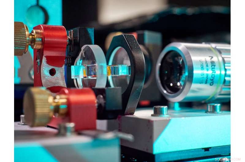 Physicists Unveil a Novel Phase in Photon Bose-Einstein Condensates