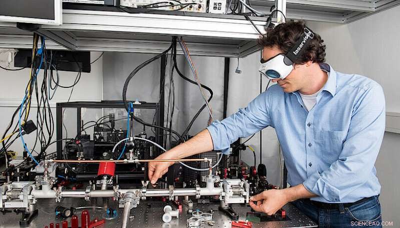 Advanced Crystalline Supermirrors for Highly Sensitive Trace Gas Detection in Environmental Science and Medicine