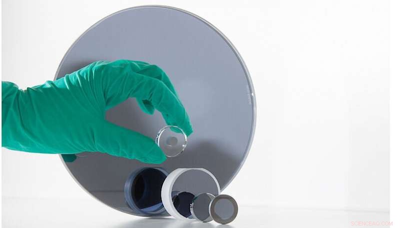 Advanced Crystalline Supermirrors for Highly Sensitive Trace Gas Detection in Environmental Science and Medicine