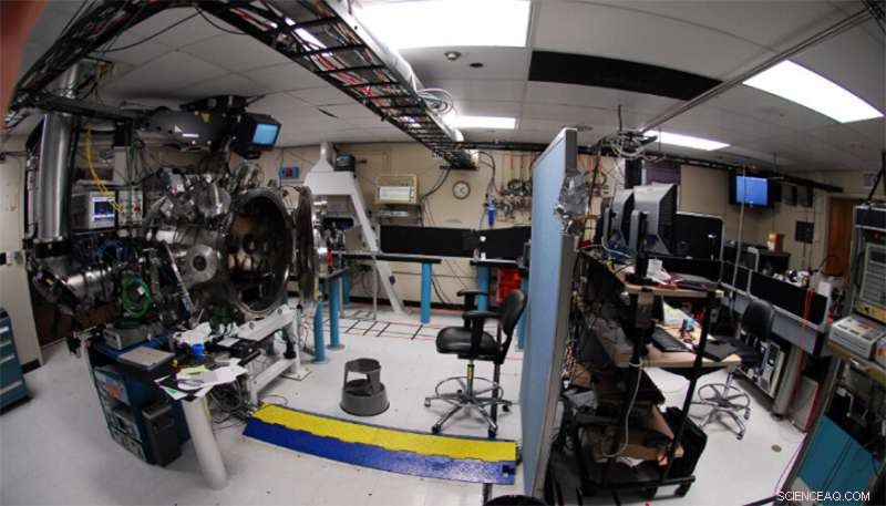 Scientists Achieve Slow and Fast Light in Plasma, Advancing Laser‑Plasma Control