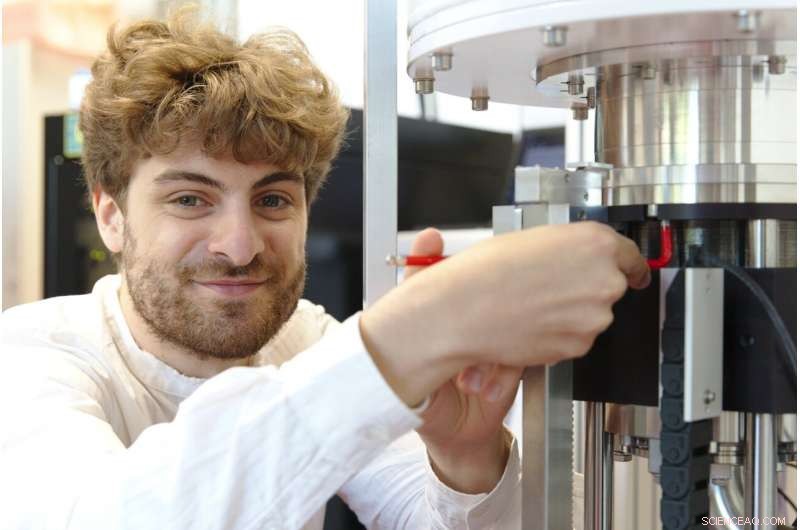 Scientists Deepen Insights into Topological Quantum Bits