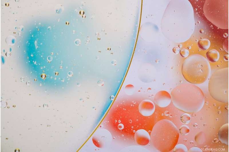 Scientists Engineer Rechargeable Swimming Microrobots Using Oil and Water