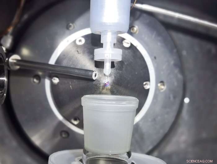 Water’s Metallic Phase: How Water Can Act Like a Metal