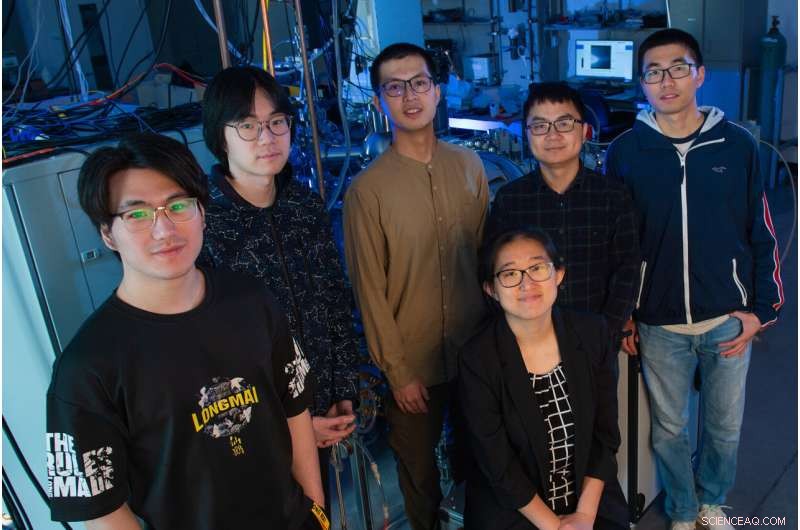 Physicists Discover Room‑Temperature 2D‑to‑1D Topological Phase Transition