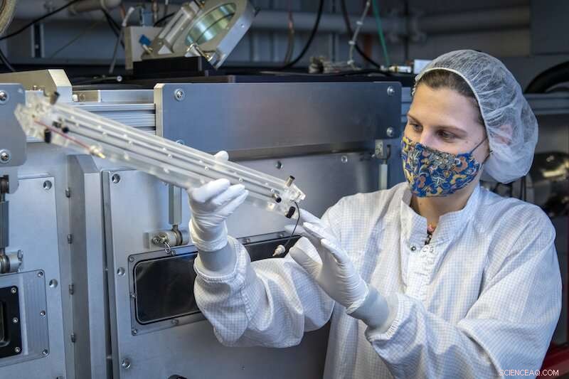 Revolutionary Plasma Lensing Advances High‑Intensity Laser Performance