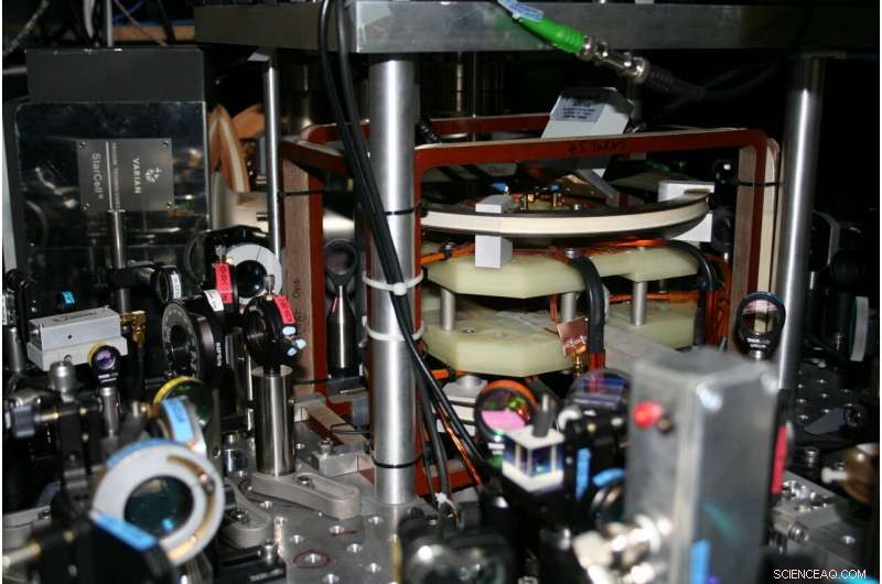 Robust Qubit Storage Achieved with Ultracold Polar Molecules