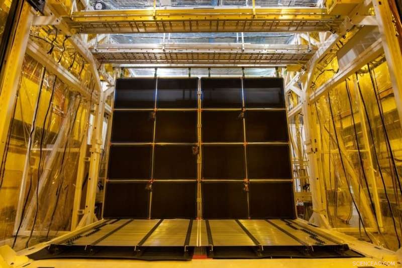 Scientists Complete Final Detector for Fermilab s Short-Baseline Neutrino Program