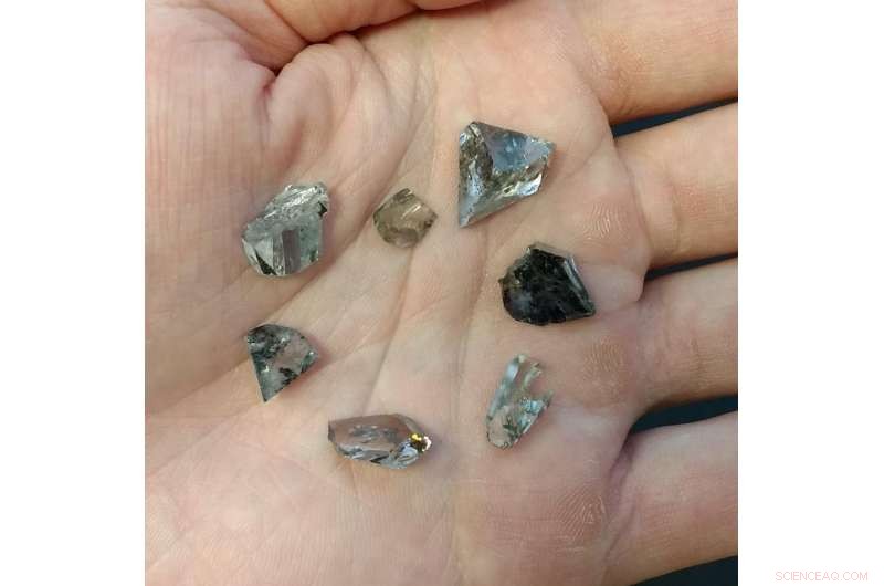 Largest and Finest Diamonds Formed Deep in Earth s Mantle