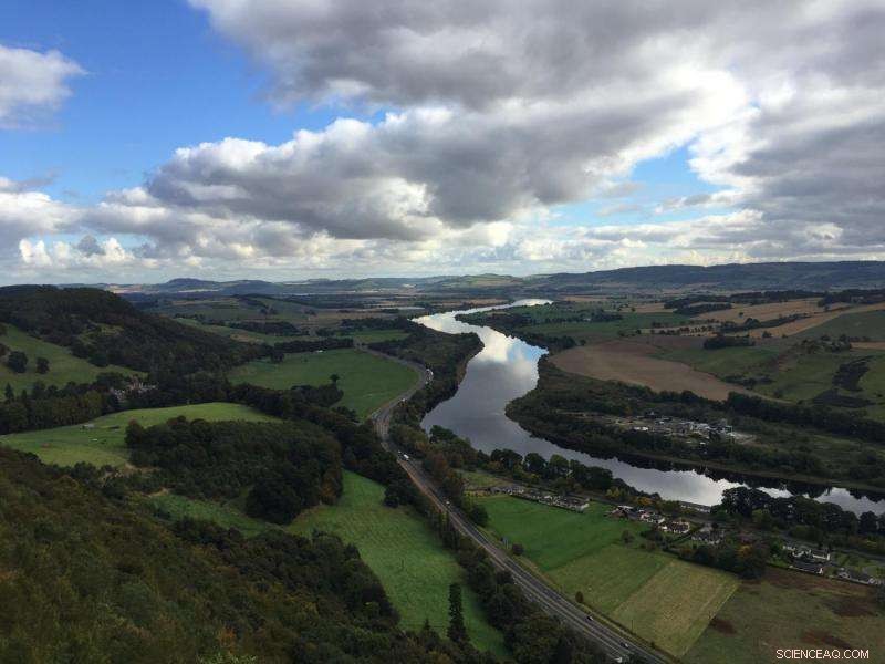 Tracking the U.K. s Carbon Pathway: From Soil to Sea