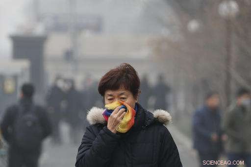 Heavy Smog Over China Forces Flight Cancellations and Road Closures