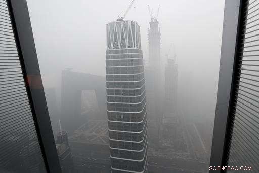 Heavy Smog Over China Forces Flight Cancellations and Road Closures