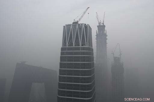Heavy Smog Over China Forces Flight Cancellations and Road Closures