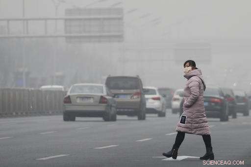Heavy Smog Over China Forces Flight Cancellations and Road Closures