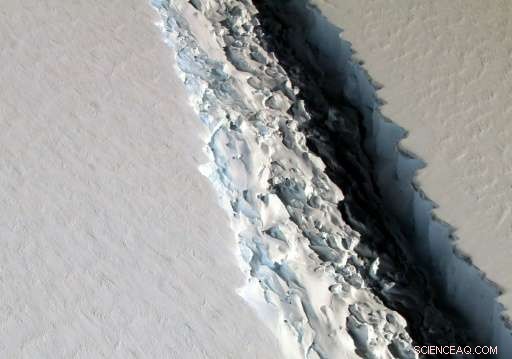 Scientists Warn of Imminent Breakoff of Massive Antarctic Ice Block