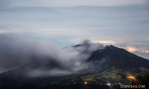 Costa Rica Declares Emergency After Volcanic Ash Disrupts Air Travel