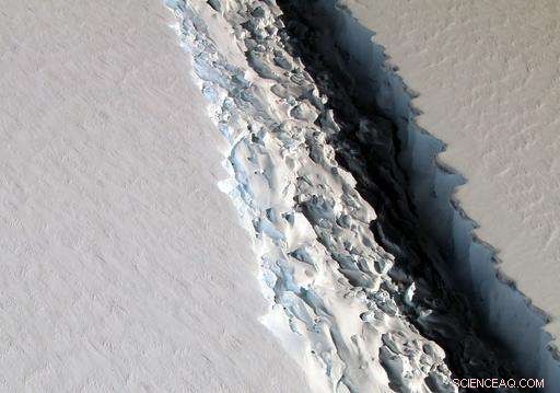 Scientists Monitor Expanding Antarctic Rift, Unconcerned