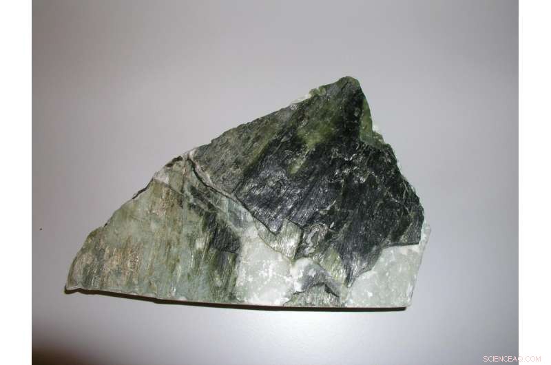 Water Release Triggers Pacific Plate Movements at Depth