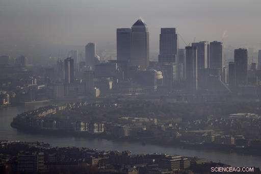 London Mayor Warns Citizens of Air Pollution Health Risks