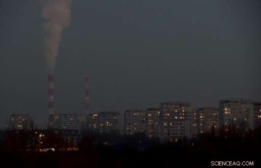 Heavy Smog Threatens Polish Cities: Coal Use Linked to 50,000 Premature Deaths Annually