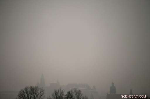Heavy Smog Threatens Polish Cities: Coal Use Linked to 50,000 Premature Deaths Annually
