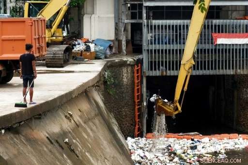 Revolutionizing Sustainability: Indonesian Entrepreneur Launches Cassava Carrier Bags to Combat Plastic Waste