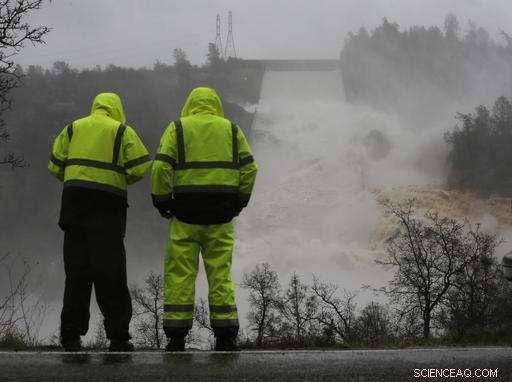 Oroville Dam Spillway Gap Widens, Prompting Safety Review – Latest Update