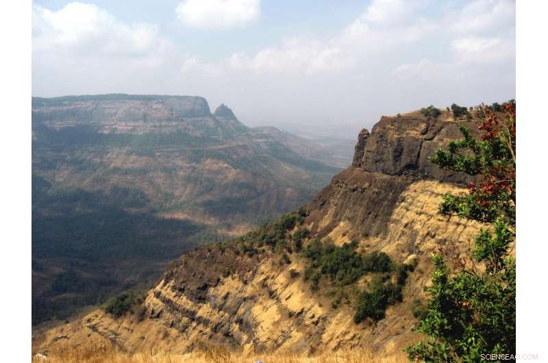 New Simulation Reveals Dual Magma Plumes Shaped the Deccan Traps