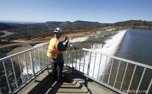 188,000 Residents Ordered to Evacuate Near Northern California Dam Due to Spillway Risk