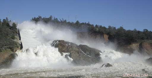 188,000 Residents Ordered to Evacuate Near Northern California Dam Due to Spillway Risk