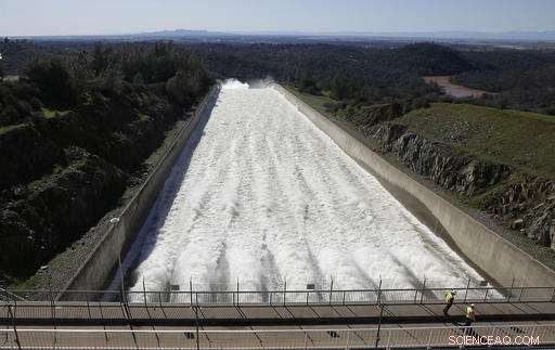 188,000 Residents Ordered to Evacuate Near Northern California Dam Due to Spillway Risk